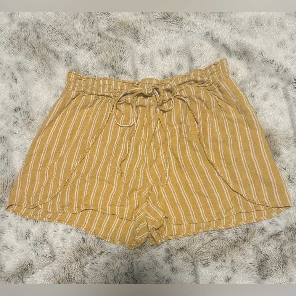 American Eagle Flowy Yellow Shorts